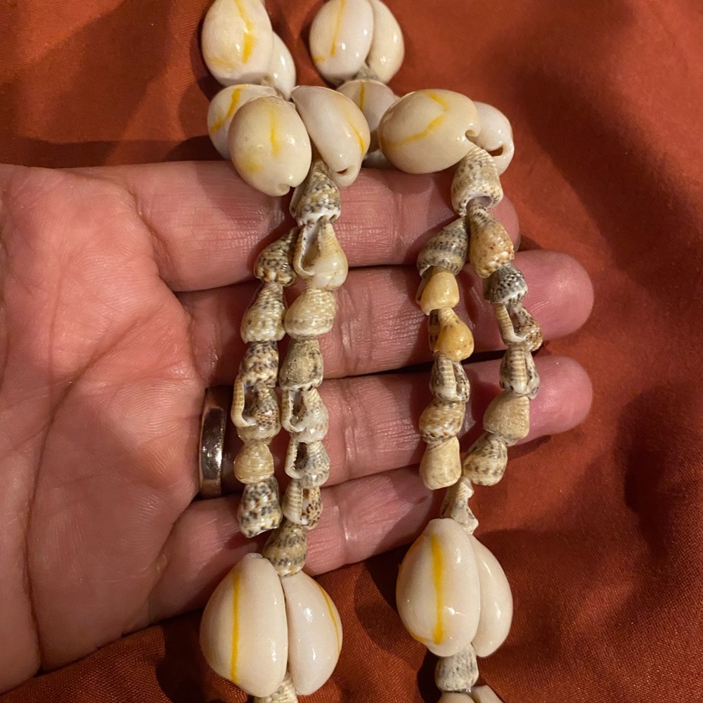 Beautiful Necklace made of shells - Picture 12 of 14